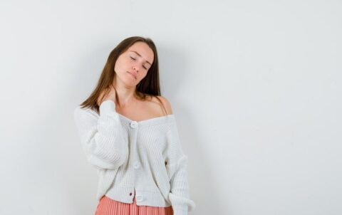 expressive-young-lady-posing-studio_176474-80477