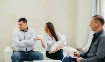 a-young-married-couple-of-men-and-women-talk-to-a-psychologist-at-a-therapy-session-psychology_180601-9019