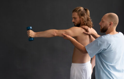 Тренировка при проблемах плеча